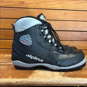 Cross country ski boots